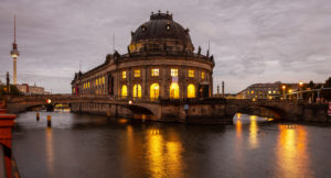 Die Museumsinsel in Berlin mit dem Pergamonmuseum. Foto: rawf8 via Envato.