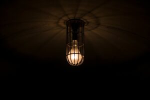 Schummriges Licht sorgt für eine knisternde Atmosphäre daheim. Foto LIGHTITUP via Twenty20