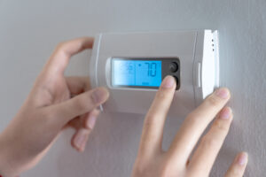 Intelligente Thermostate können helfen, viel Energie und Geld zu sparen. Foto kenishirotie via Envato